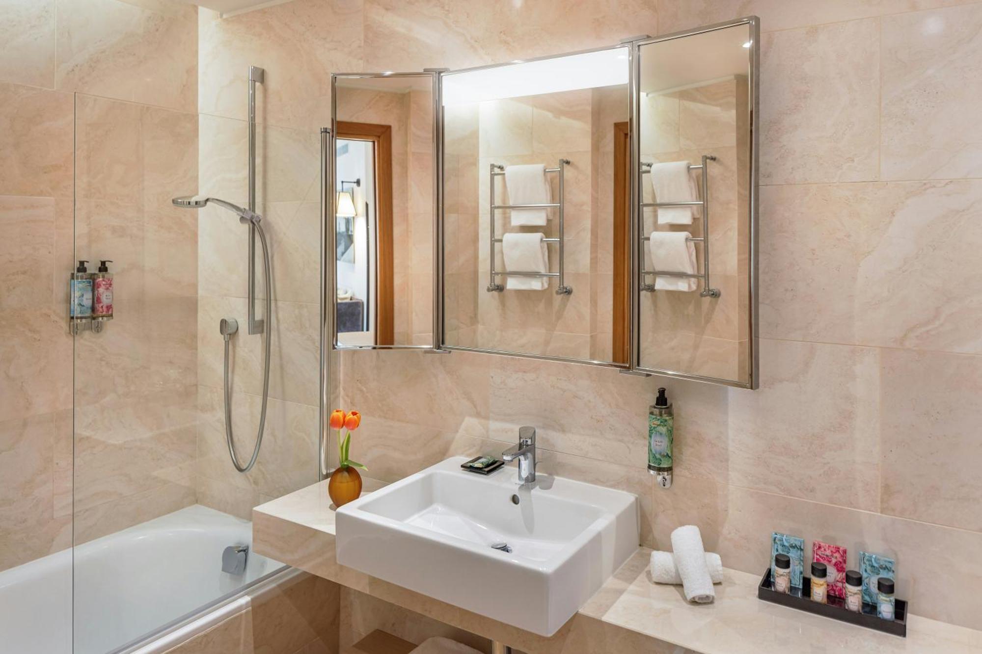 Junior Suite,1729992763:JPEG